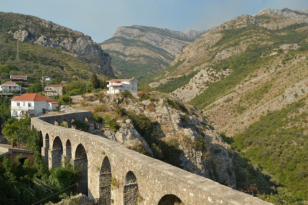 Bar Aqueduct