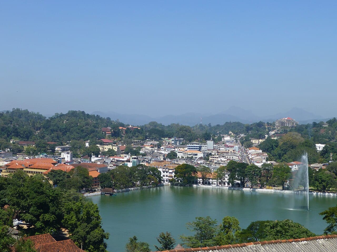 Kandy Lake (Bogambara Lake)