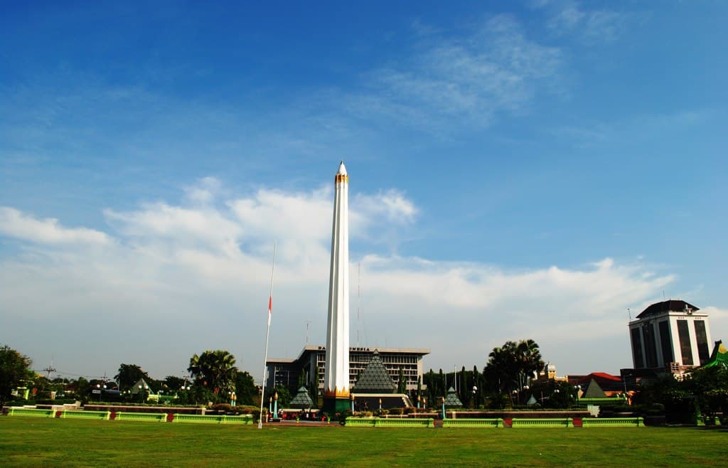 Heroes Monument (Tugu Pahlawan)